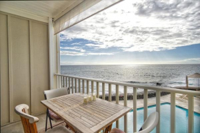 Oceanfront Condo & Walking Distance to Beach and Town- Hale Kona Kai 207 by Casago Kona